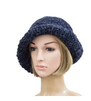 Cloche hat pattern woman