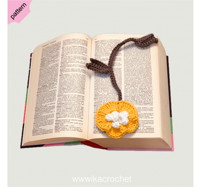 Primula crochet bookmark pattern Book lover gifts Wildflower bookmark