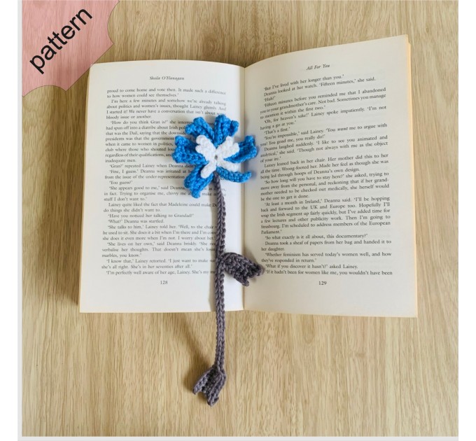 Handmade Crochet Cornflower Bookmark – Unique and Elegant Accessory for Book Lovers